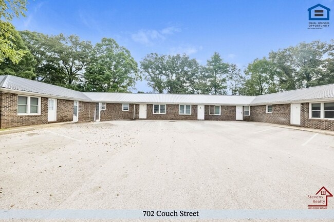 Building Photo - 702 Couch St