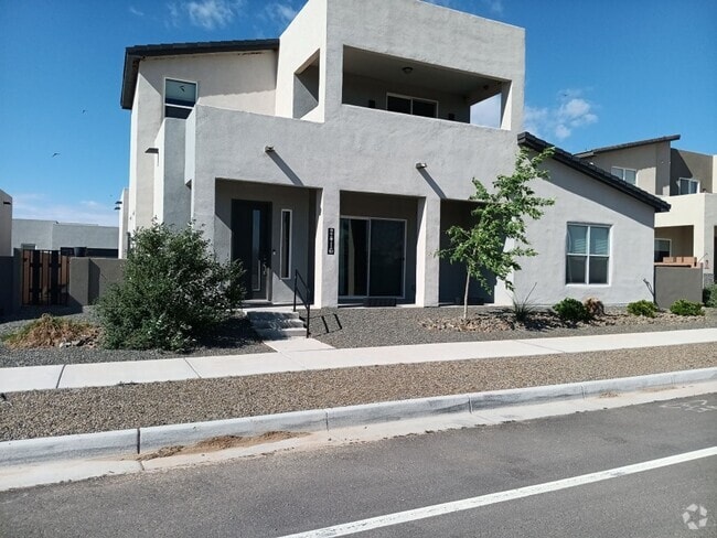 Building Photo - Stunning 4-bedroom, 3.5-bathroom home loca...