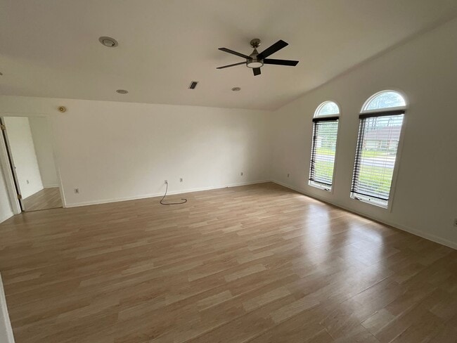 Photo - Fantastic 3/2 Home in Sunny Hills w/ 2-Car Garage & Lawn Maintenance