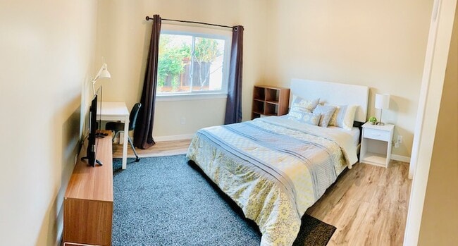 Building Photo - 651 BERNAL AVE Unit Room 5