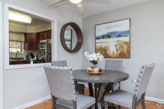 3BR, 1.5BA - 900SF - Dining Room