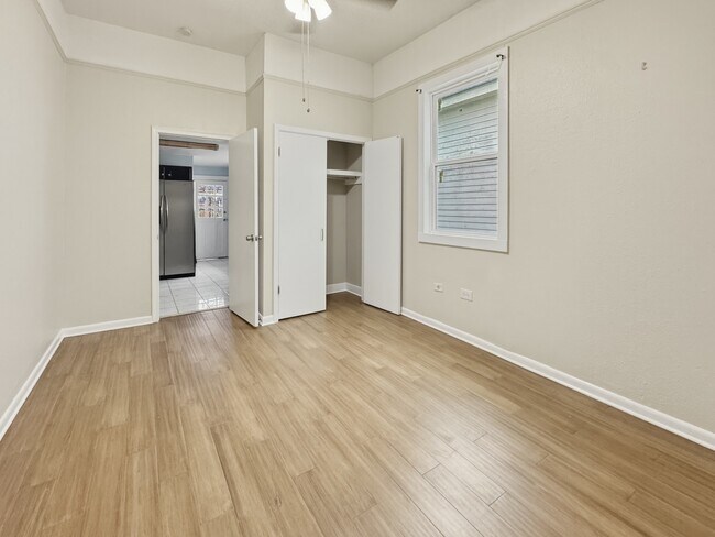 Photo - 1656 Pleasure St