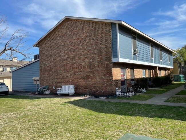 Building Photo - 624-630-630 Wolftrap Dr