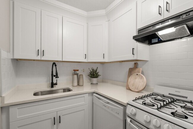 Photo - 45 West St Unit 42 West St., #10