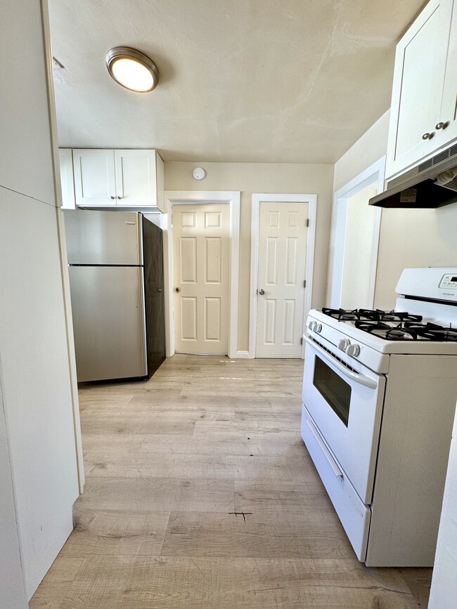 Photo - 4216 Woodlawn Ave Unit 4218