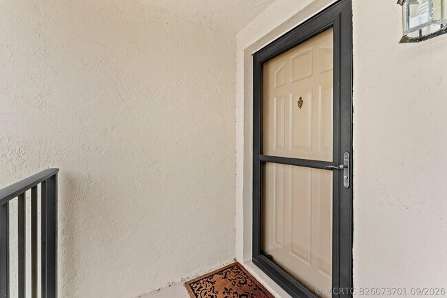 Building Photo - 1502 Pinecrest Cir Unit C