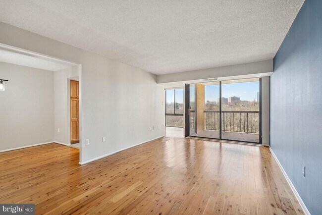 Building Photo - 4500 S Four Mile Run Dr Unit 719