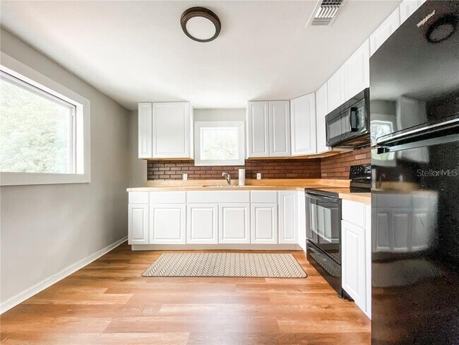 Photo - 1920 W Columbus Dr