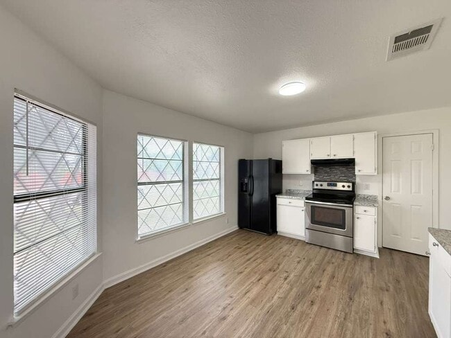 Photo - 6011 Hidden Rose