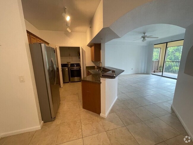 Building Photo - ANNUAL RENTAL - POSITANO PLACE 1 BED 1 BAT... Unit 306