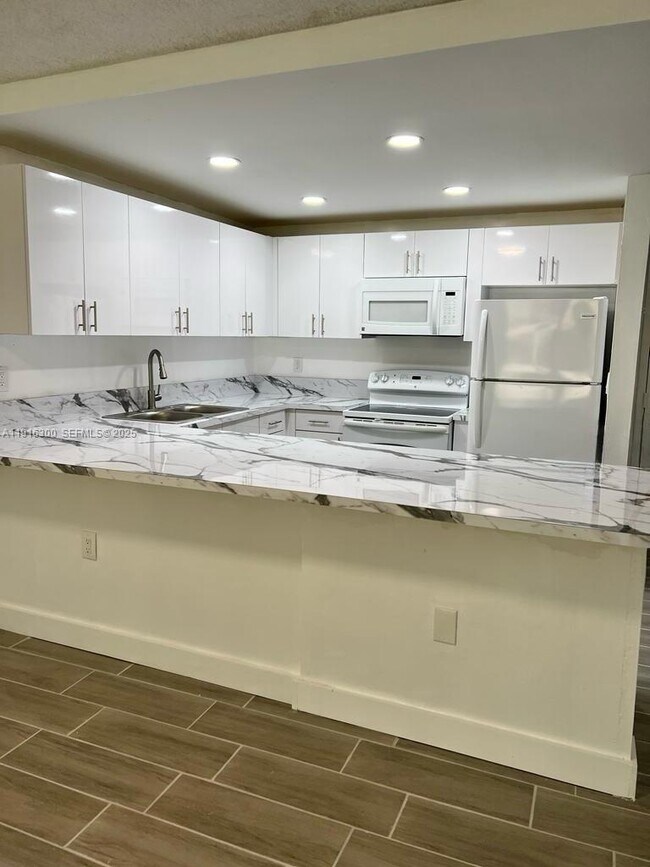 Photo - 6940 Miami Gardens Dr Unit 1-221