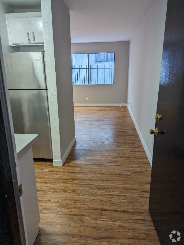 Building Photo - 7014 Lanewood Ave Unit 5 Rental
