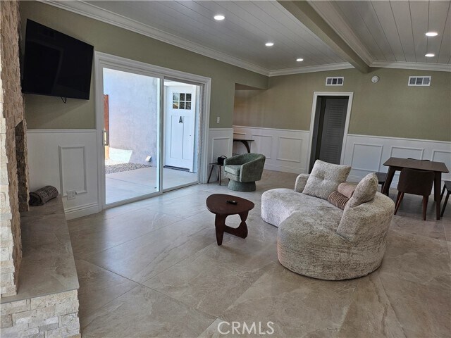 44250 Russell Ln