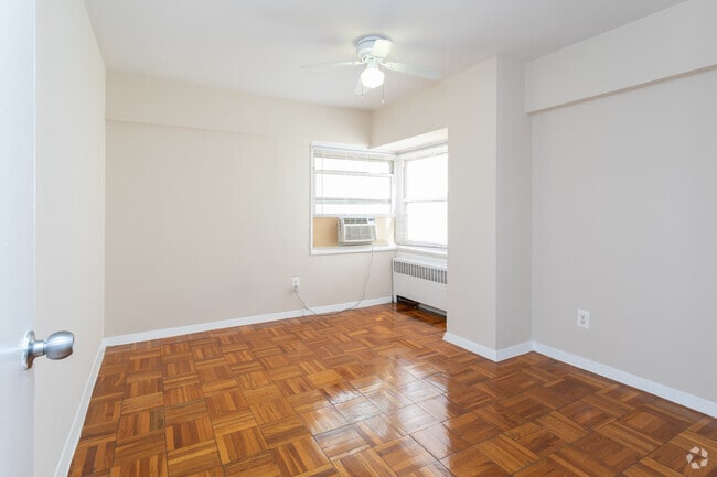 1BR, 1BA - 525 SF