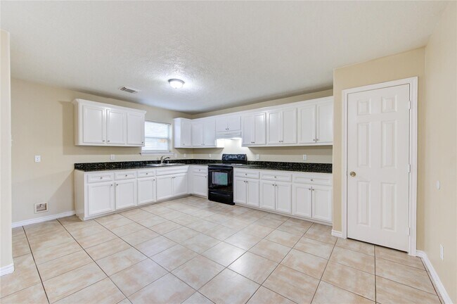 Photo - 605 Center St