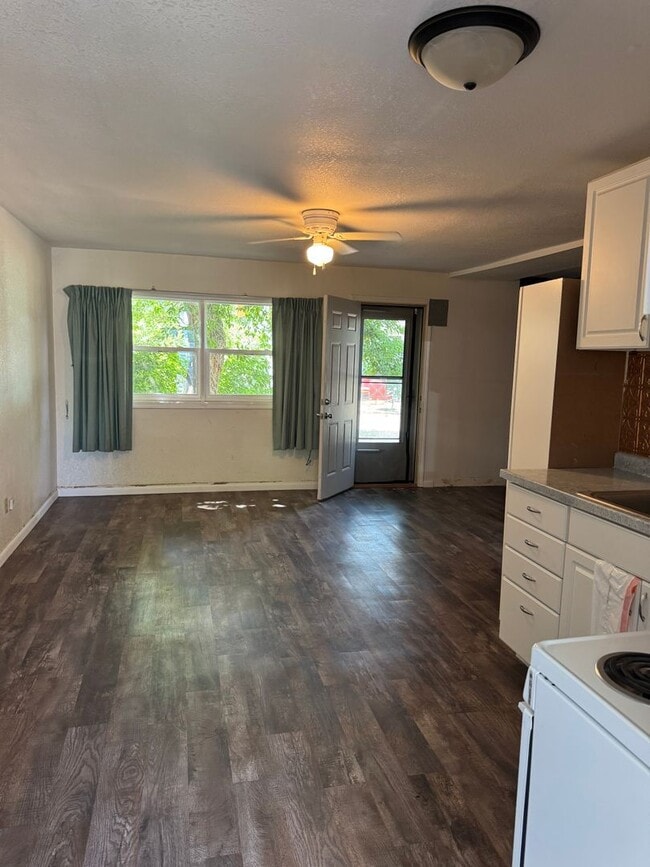 Photo - 713 1/2 S 6th Street