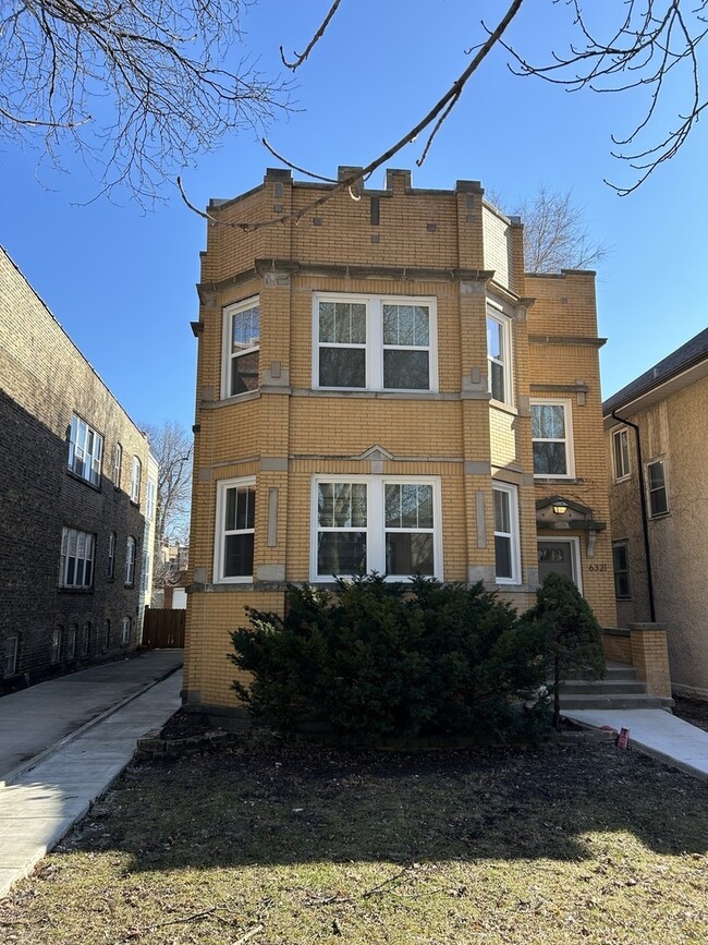 Building Photo - 6321 N Hermitage Ave Unit 2