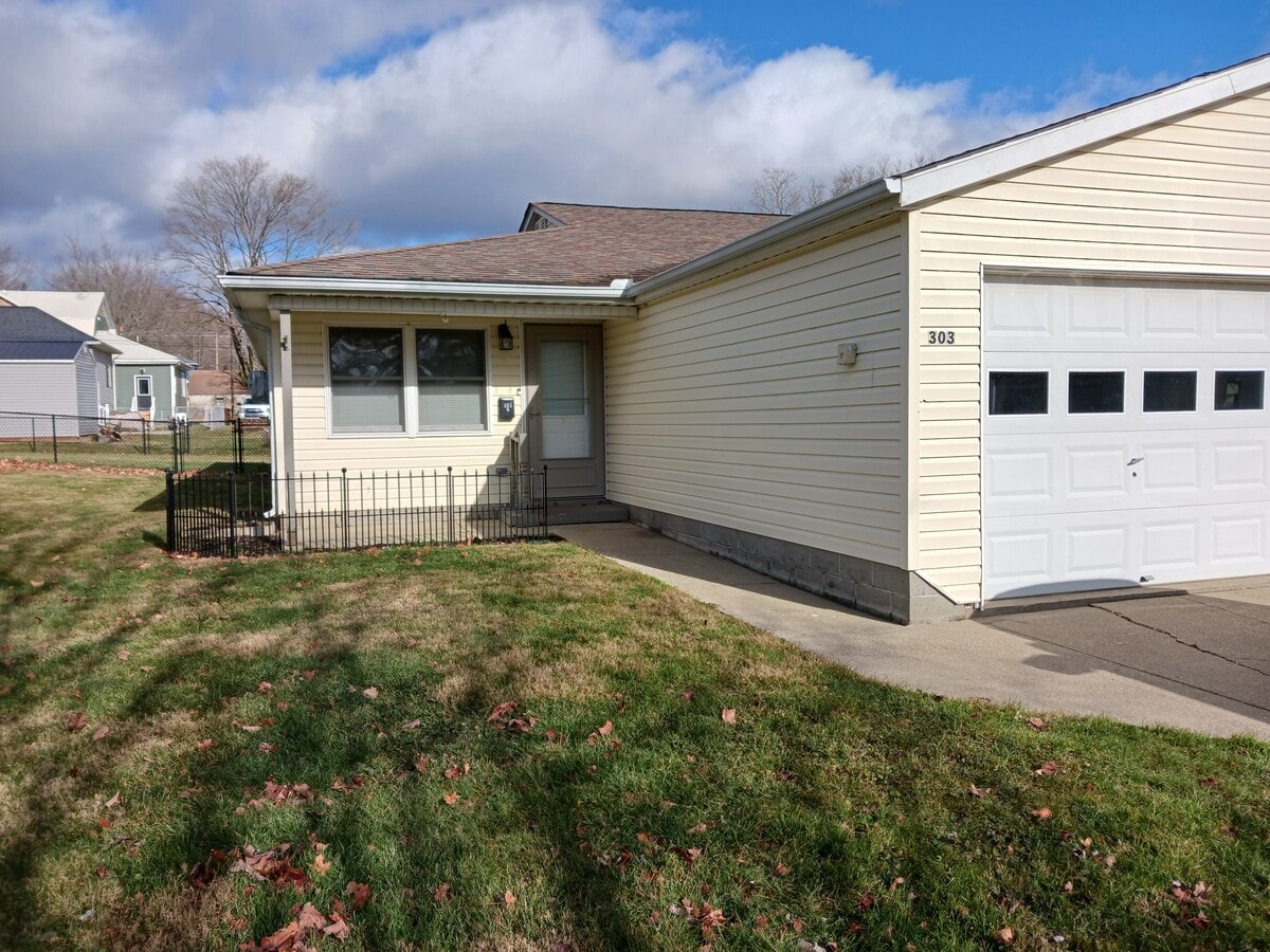 Photo - 301 E Hamtramck St