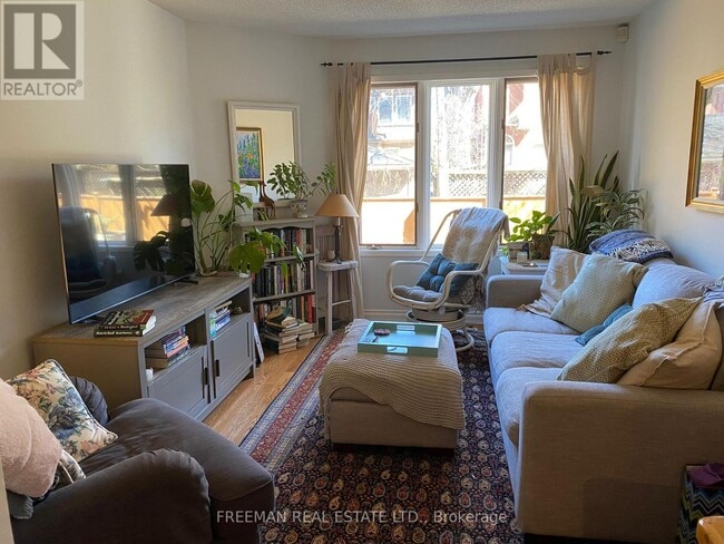 Photo - 217 St George St