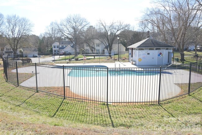 Photo - 108 Water Oak Dr