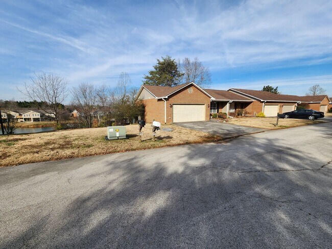 City of Maryville 37801- 3 bed 2.5 bath condo - call Tom Parry 865-607-3649 - City of Maryville 37801- 3 bed 2.5 bath condo - call Tom Parry 865-607-3649
