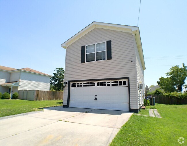 Building Photo - Gorgeous 3 bed 2.5 bath single-family home...