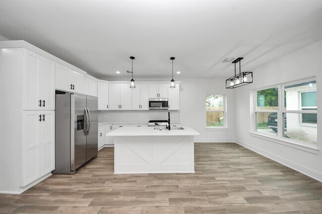 Photo - 701 E Canino Rd Apartment Unit B