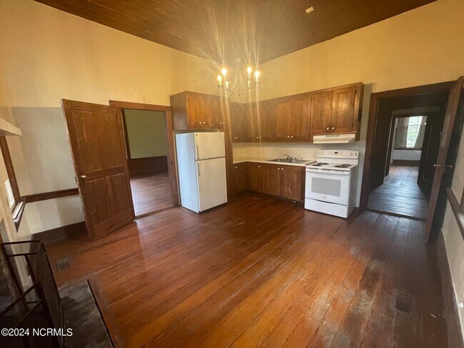 Photo - 23500 River Rd