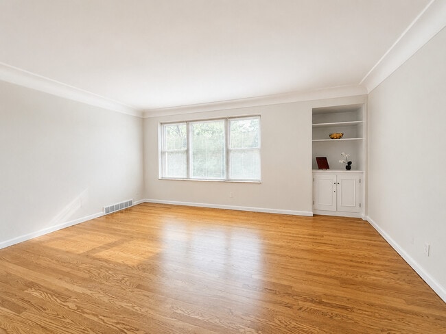 Photo - 6930 Jamieson Ave Unit 2S