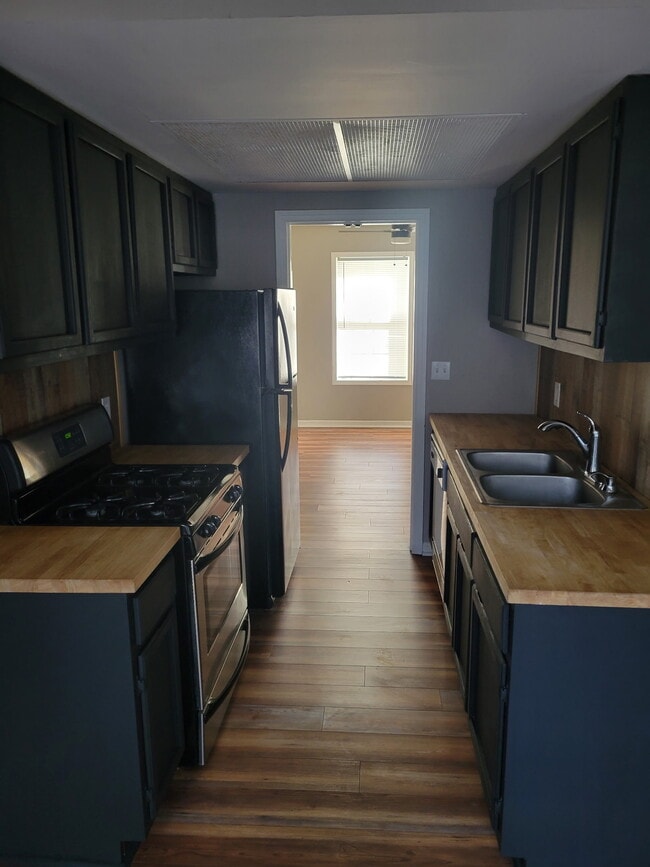 Building Photo - 4 Sycamore Row Unit 4