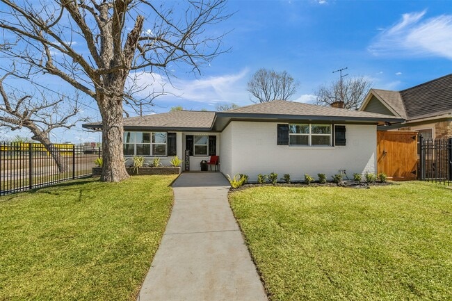 Photo - 1003 Claxton St