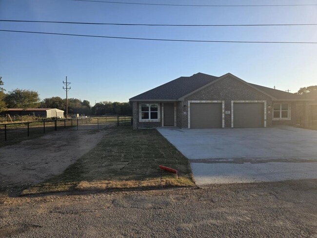 Building Photo - 213 Stillhouse Rd