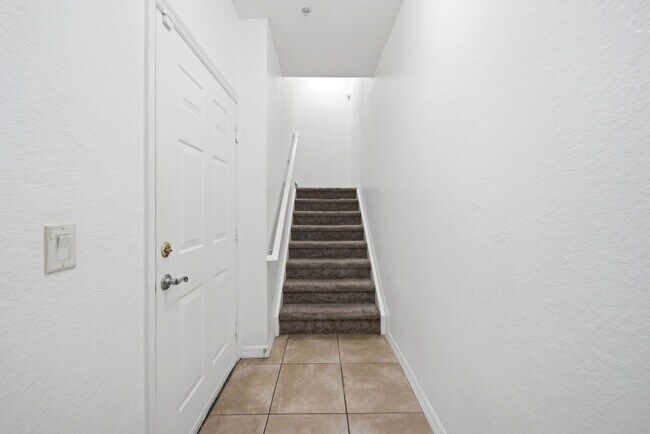 Photo - 2532 Grand Central Pkwy Unit 8