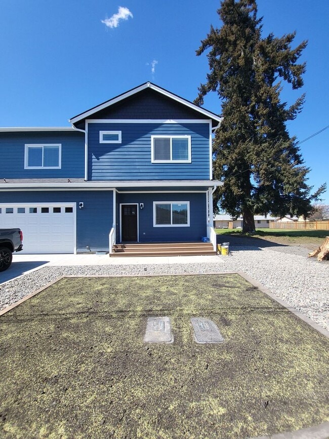 Building Photo - 683 Bryden Ave