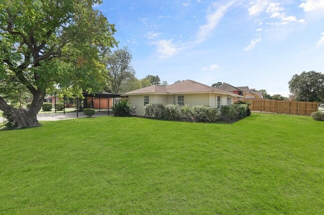 Photo - 5966 Doulton Dr