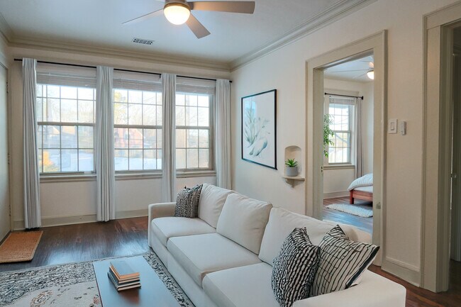 Photo - The Lona - L