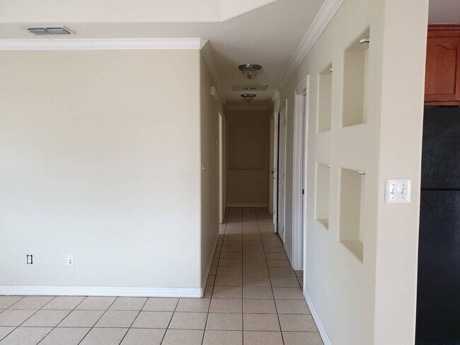 Photo - 1906 Horsetail Fls Unidad B