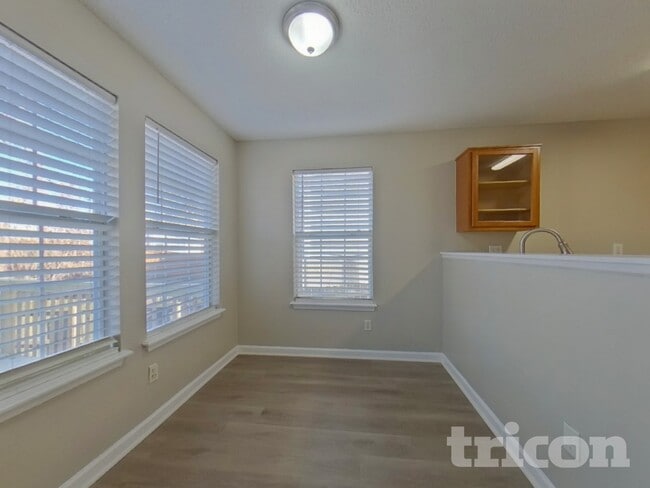 Photo - 3740 Longview Dr