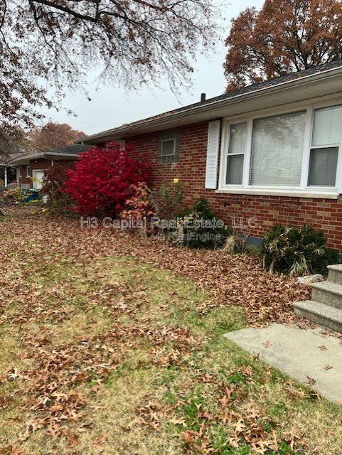 Photo - 2565 Boyle Ave