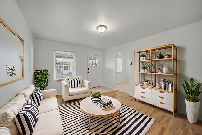 Photo - 620 Strong St Unidad 3