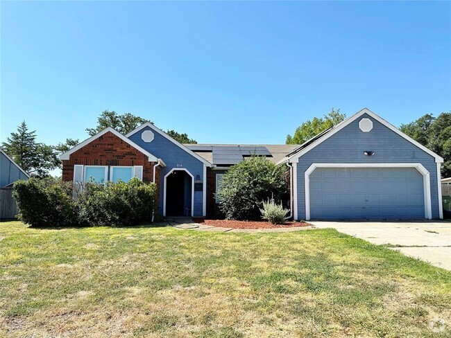 Building Photo - 814 N Riverside Dr Rental
