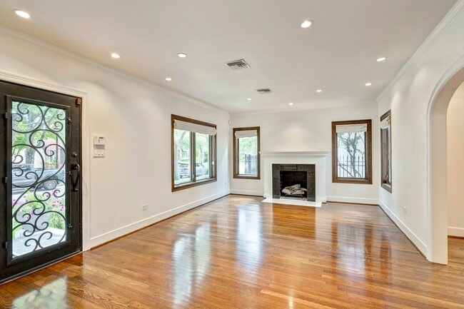 Photo - 3028 Georgetown St