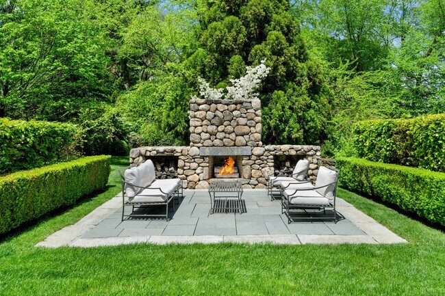 Photo - 945 Oenoke Ridge