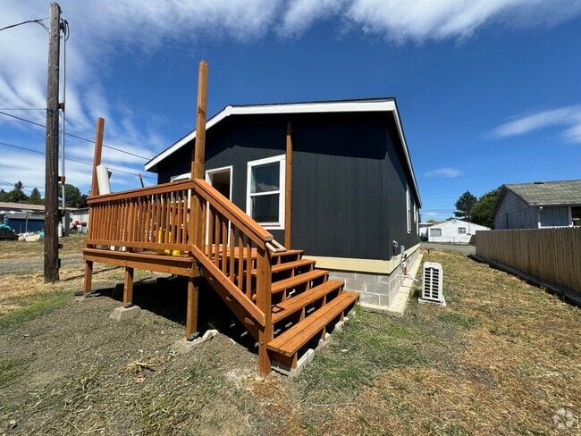 Building Photo - Brand New 3 bedroom House