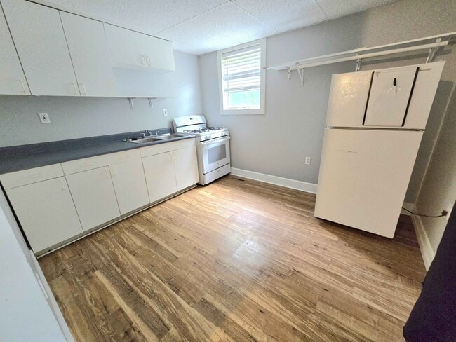 Building Photo - 272-102 W William St Unit Back