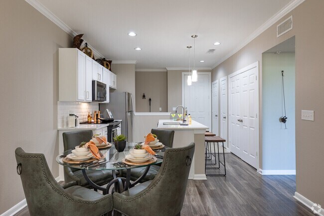 Photo - Designer Finishes. Resort-Style Amenities. Unidad BTC1