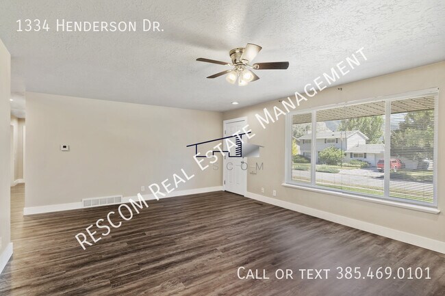 Photo - 1334 Henderson Dr