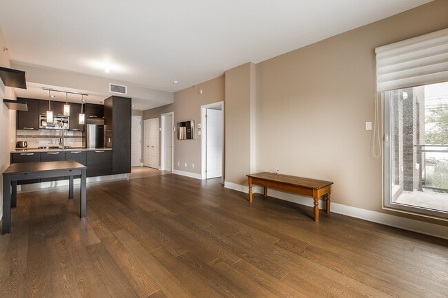 Photo - 795 Chem. du Bord-du-Lac-Lakeshore Unit 112