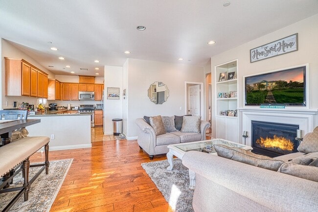 Photo - 715 Garonne St