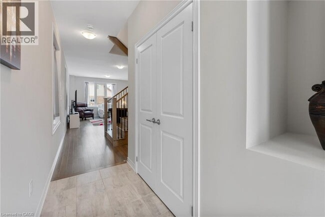 Photo - 107 Starfire Cres